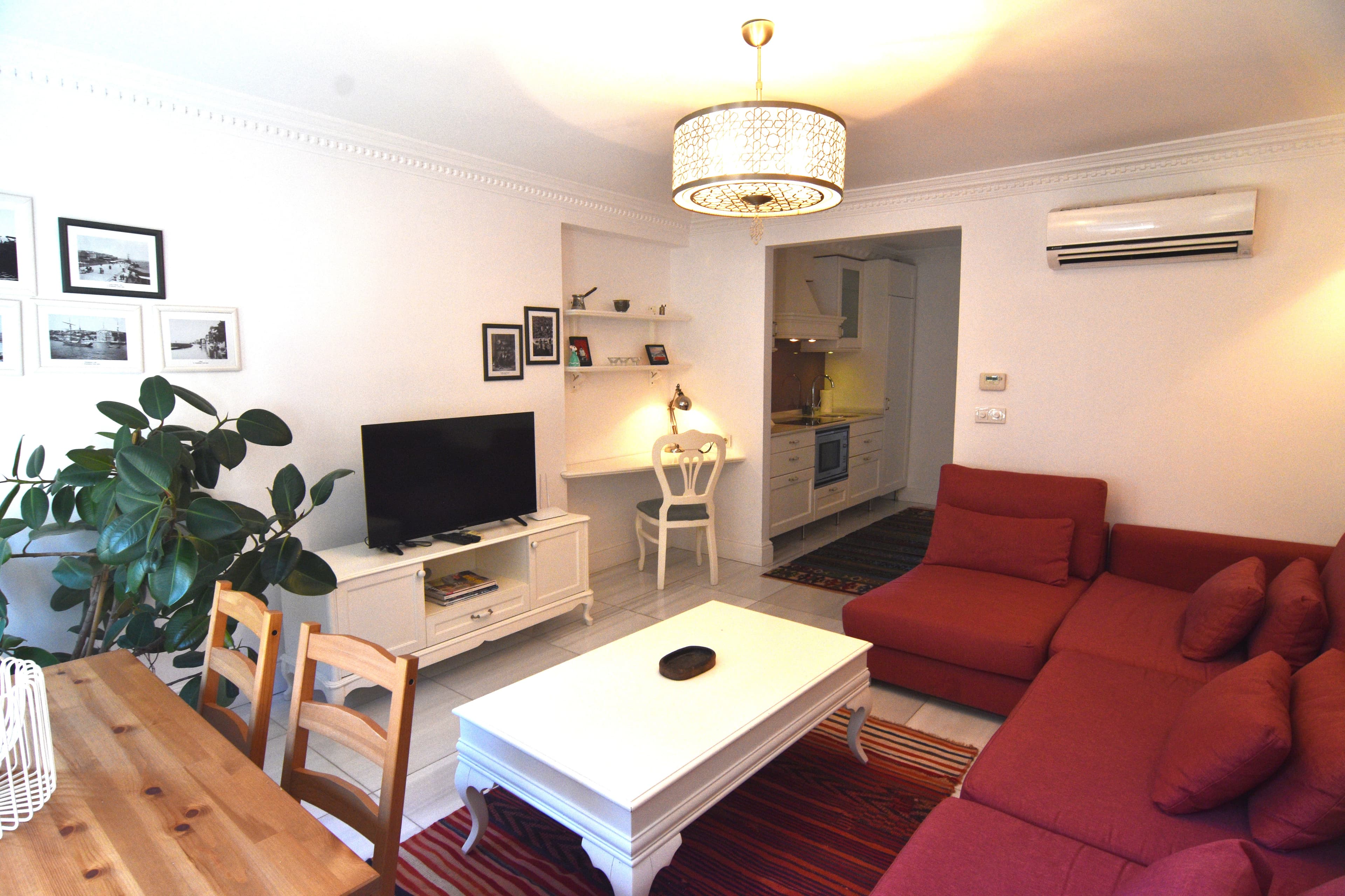 Cozy 1-Bdr Apartment in Cihangir Neighborhood, furnished apartment in Beyoğlu, Istanbul — image 2