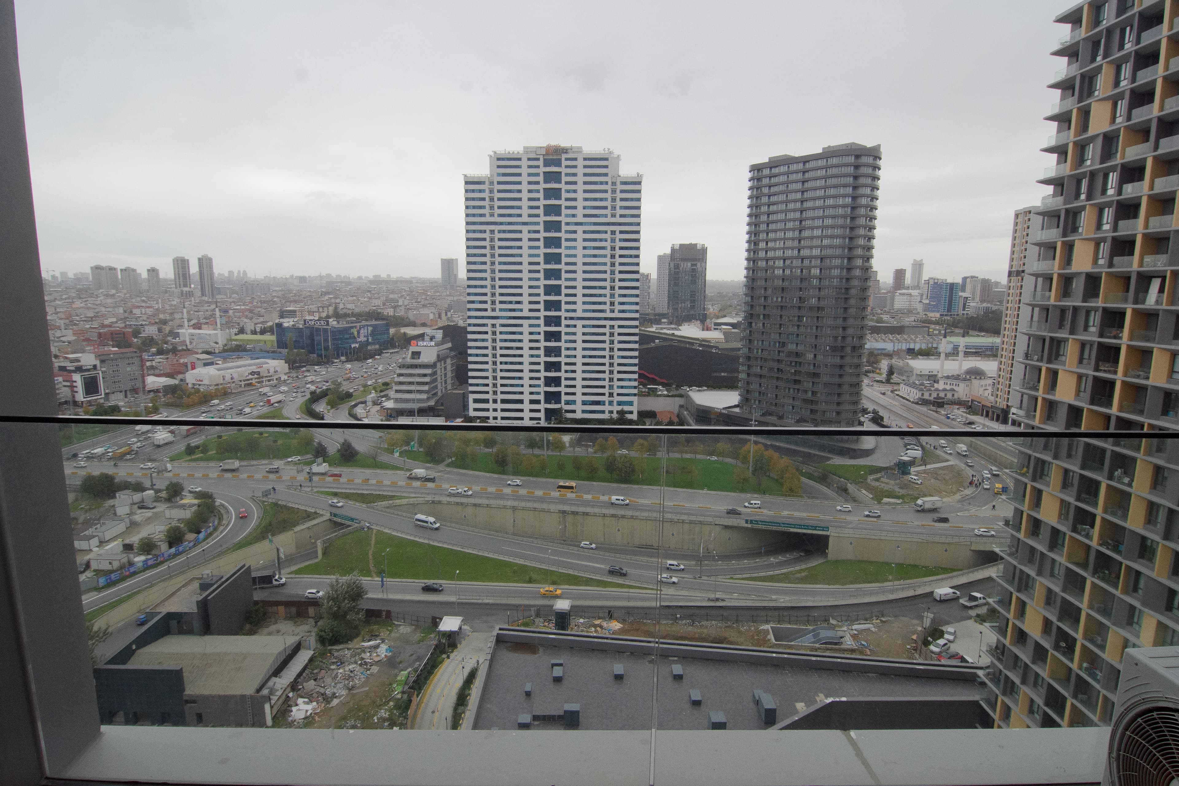 Cozy Retreat: Stylish 2BR Apt, furnished apartment in Bağcılar, Istanbul — image 29