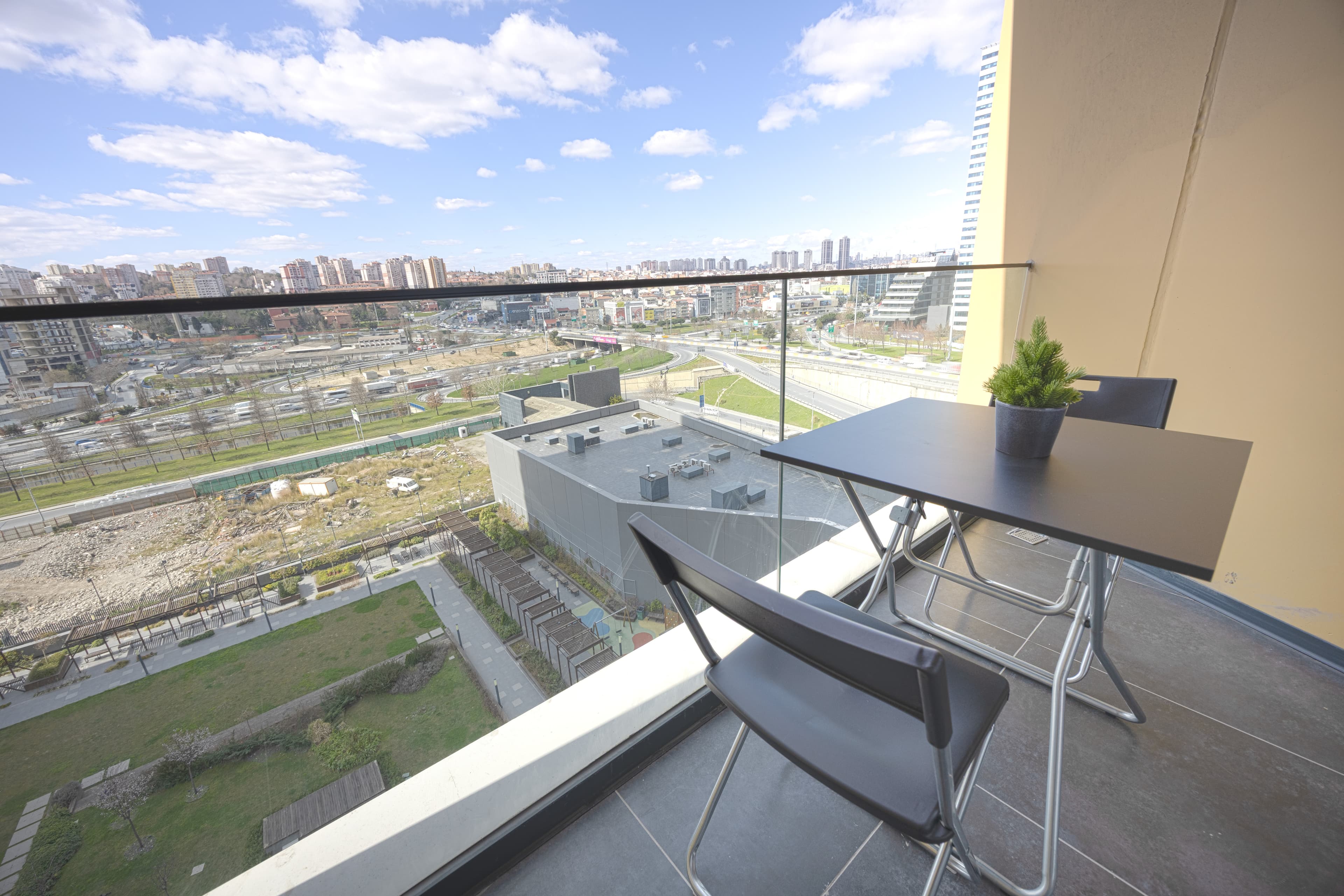 Modern Cozy Apartment with Balcony, furnished apartment in Bağcılar, Istanbul — image 21