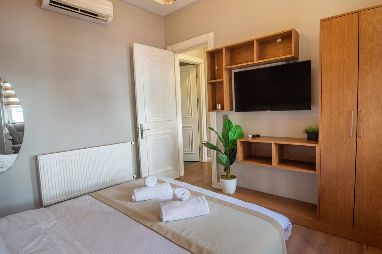 Modern 2BR Flat 1min walk to Taksim square, furnished apartment in Beyoğlu, Istanbul — image 2