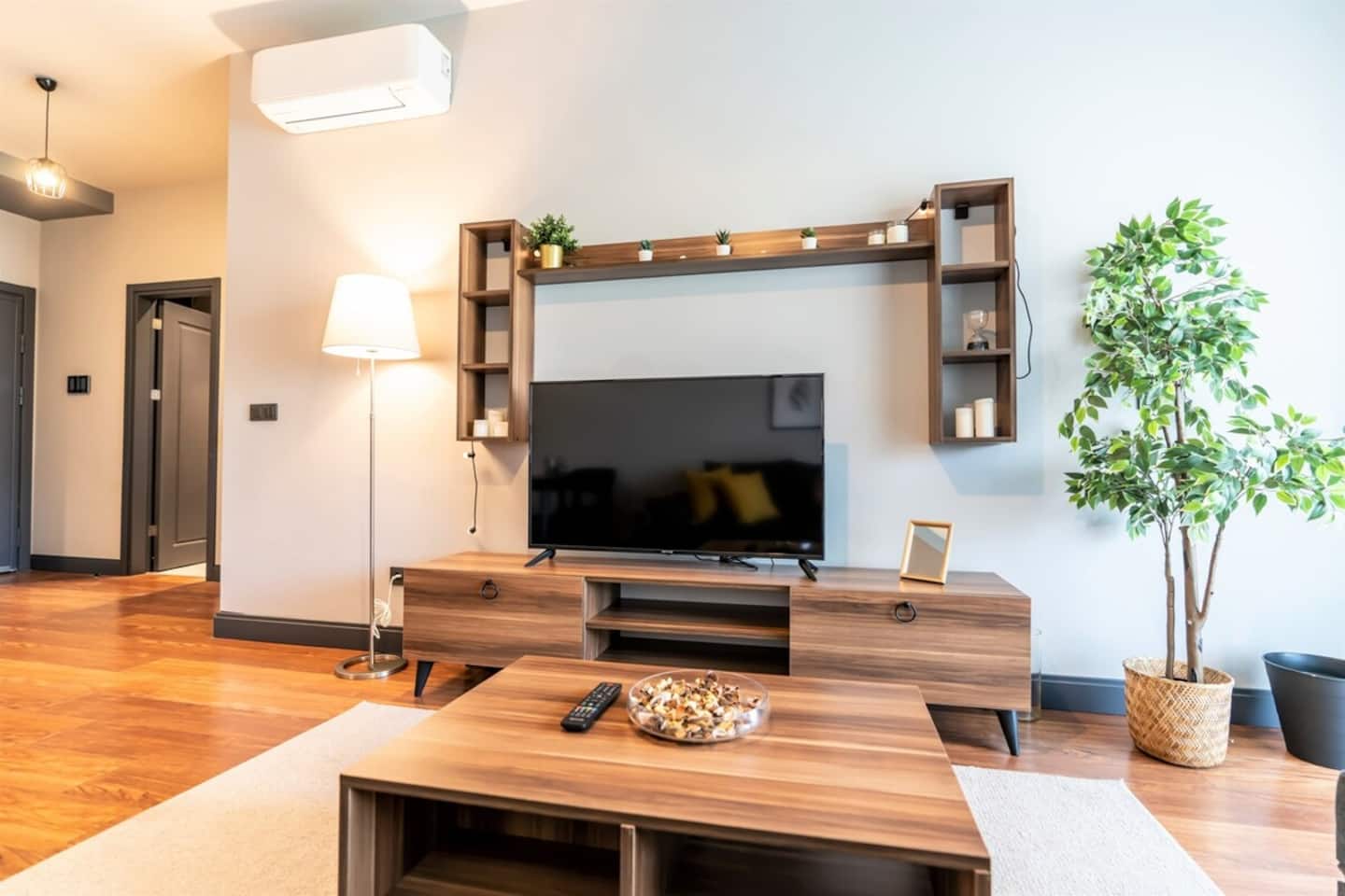 Bright and Modern Apt with Stunning City View, furnished apartment in Beyoğlu, Istanbul — image 16