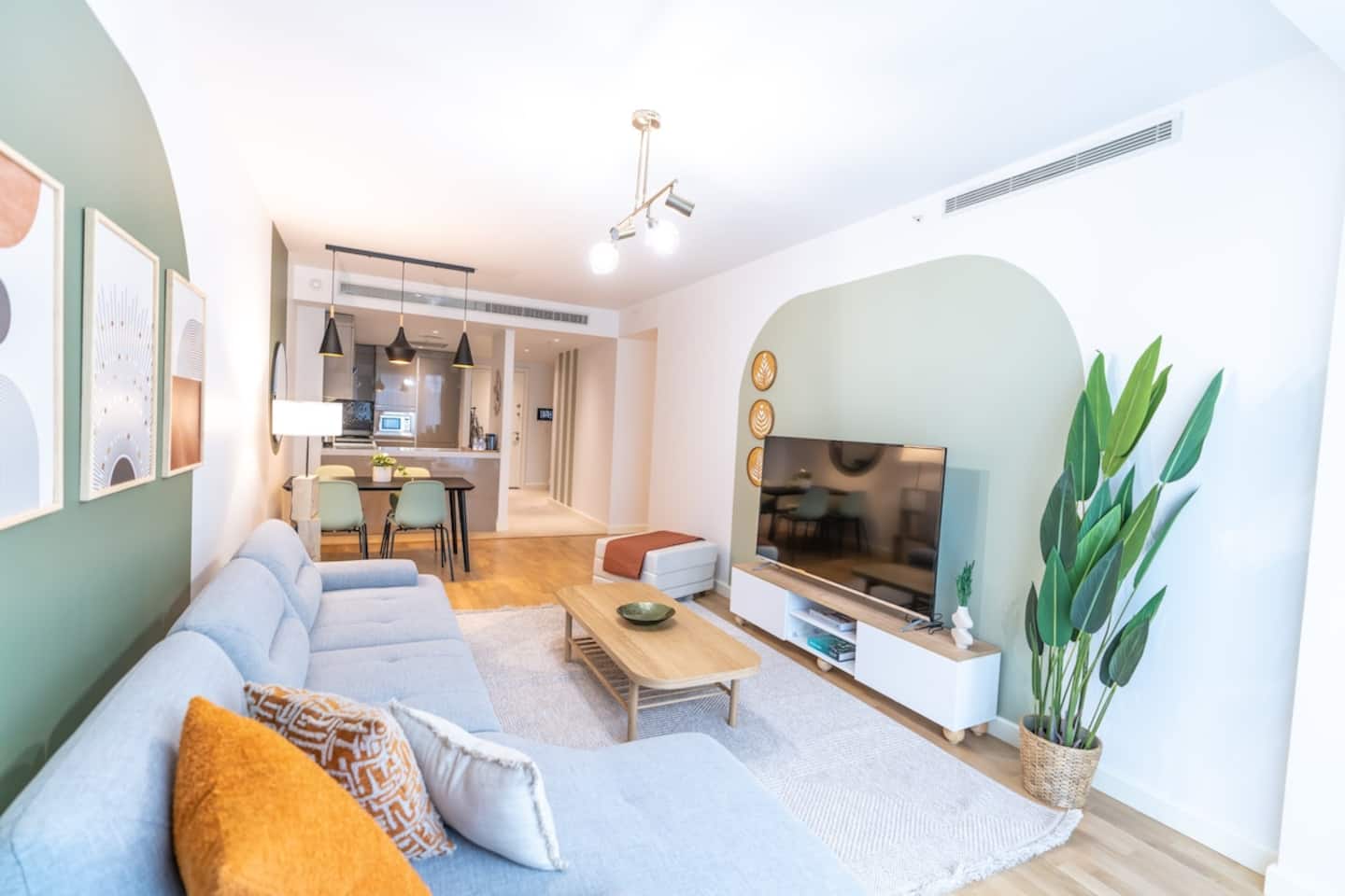 1-Bdr Getaway with Pool/Gym near Taksim Square, furnished apartment in Şişli, Istanbul — image 3