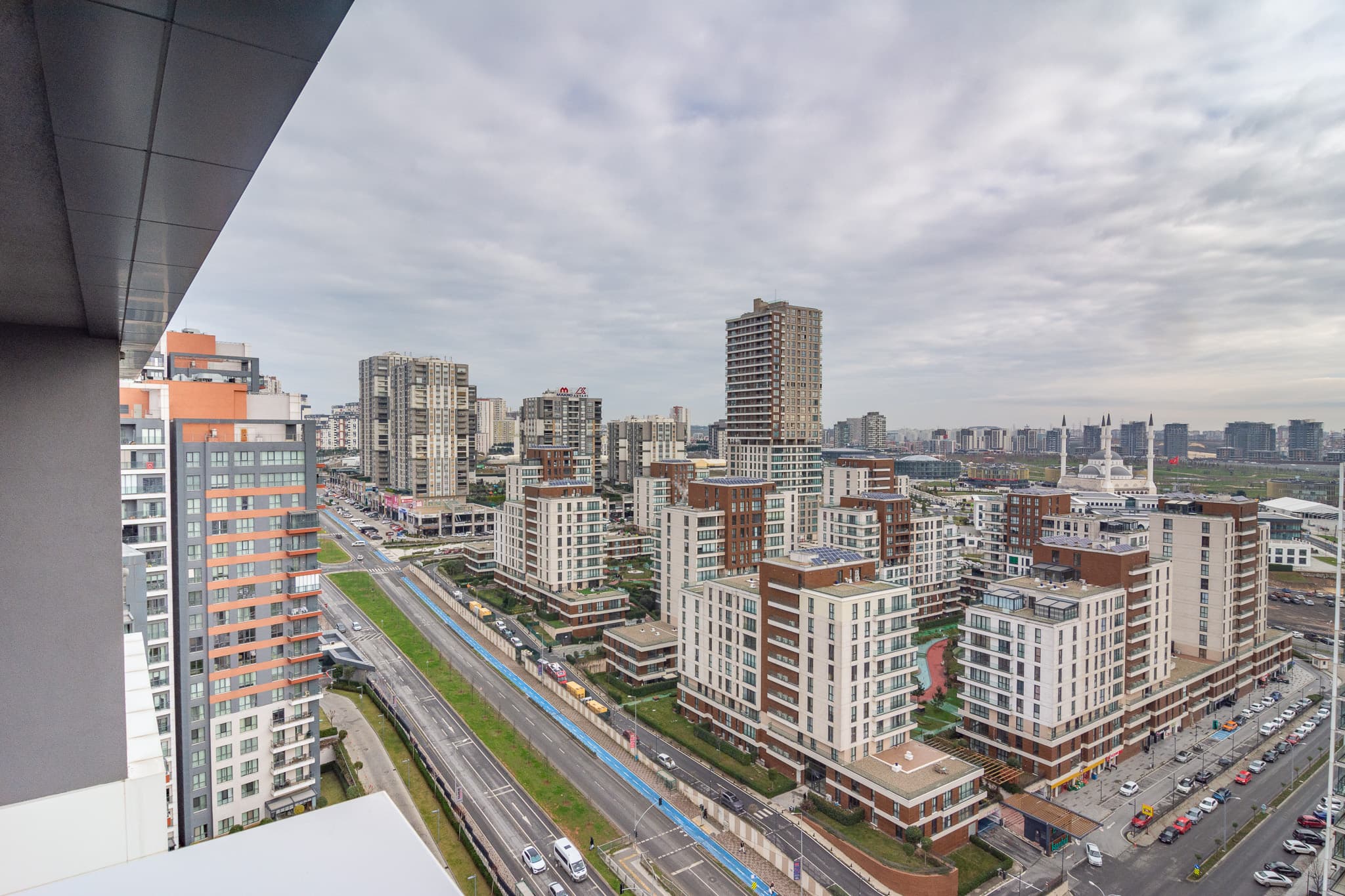 Family Home 2bedr with balcony and Panoramic View, furnished apartment in Başakşehir, Istanbul — image 28
