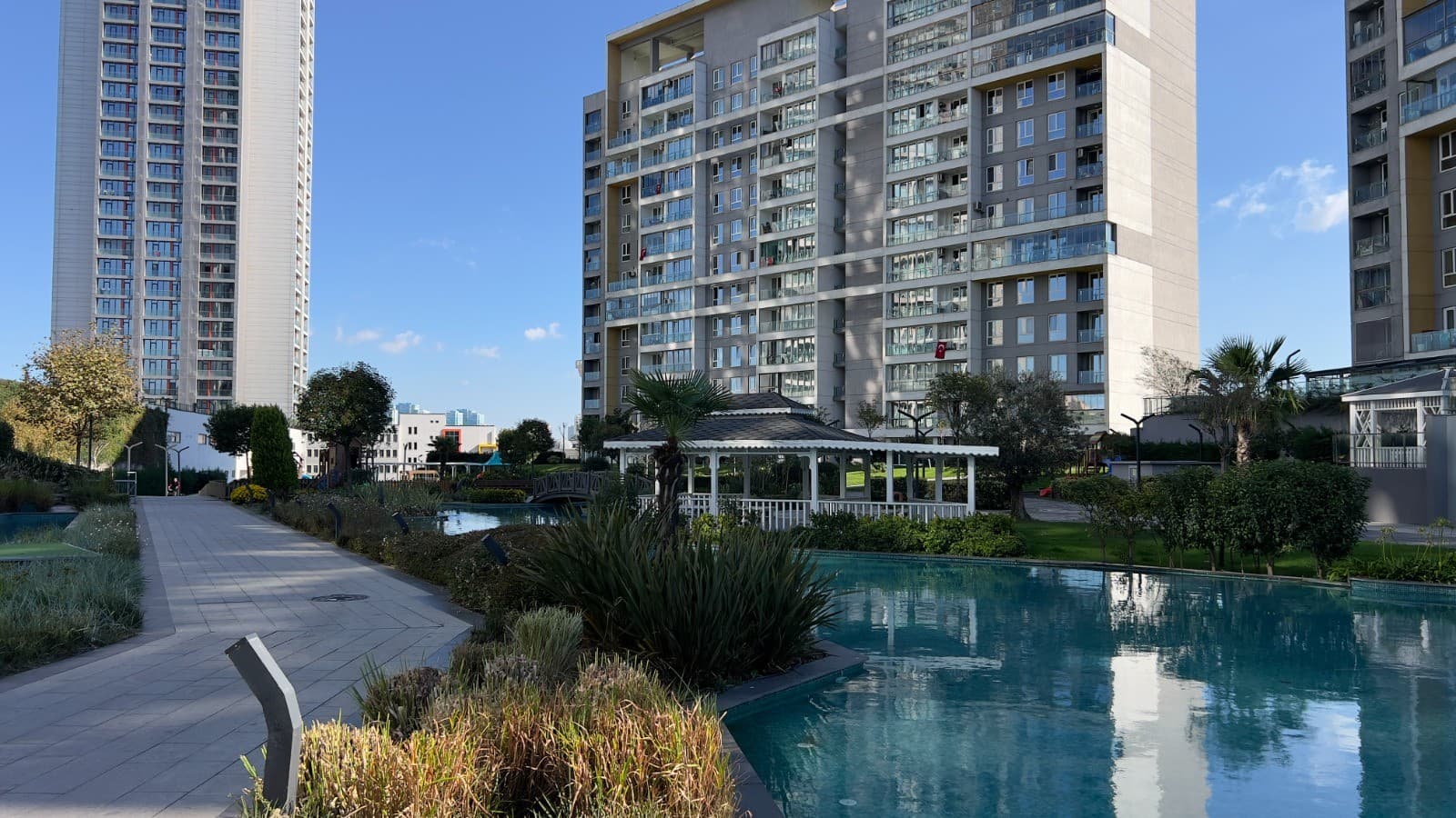 1-Bedroom Escape: Perfect for Families, furnished apartment in Avcılar, Istanbul — image 34