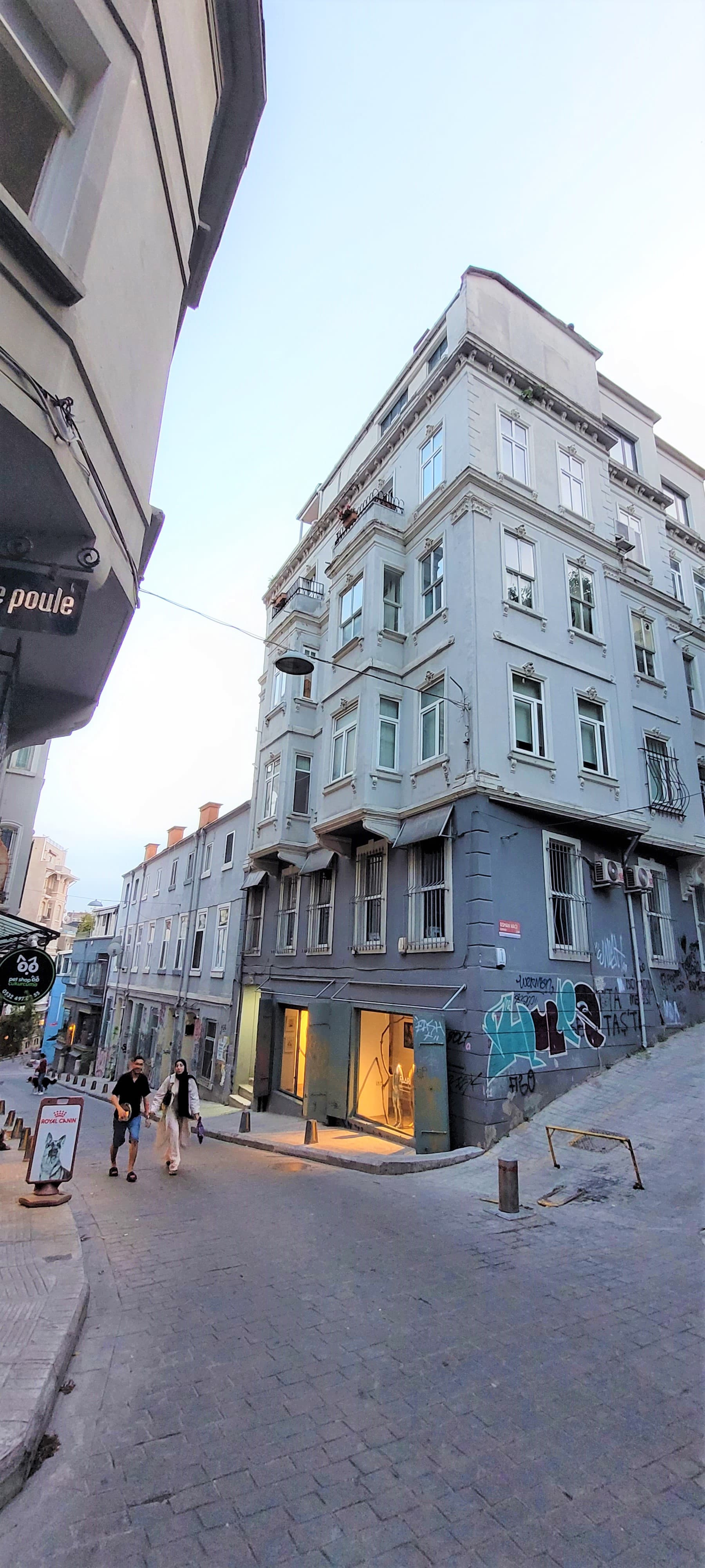 Stylish City Getaway-Explore the Urban Delights, furnished apartment in Beyoğlu, Istanbul — image 34