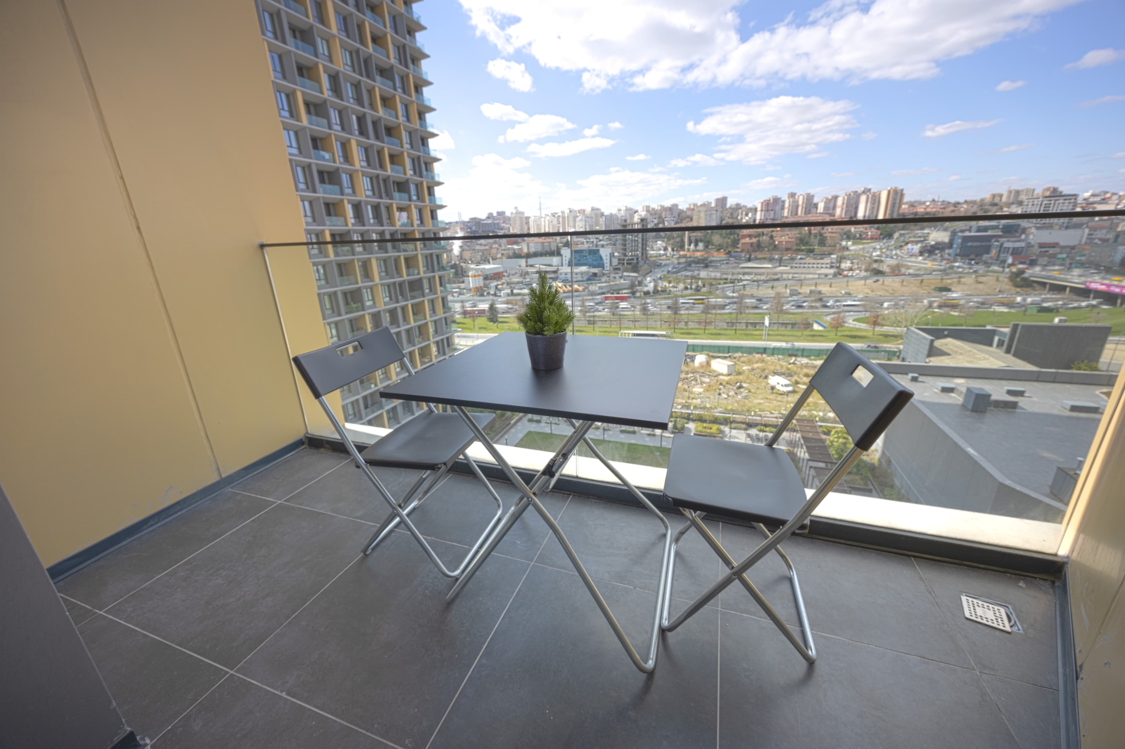 Modern Cozy Apartment with Balcony, furnished apartment in Bağcılar, Istanbul — image 5
