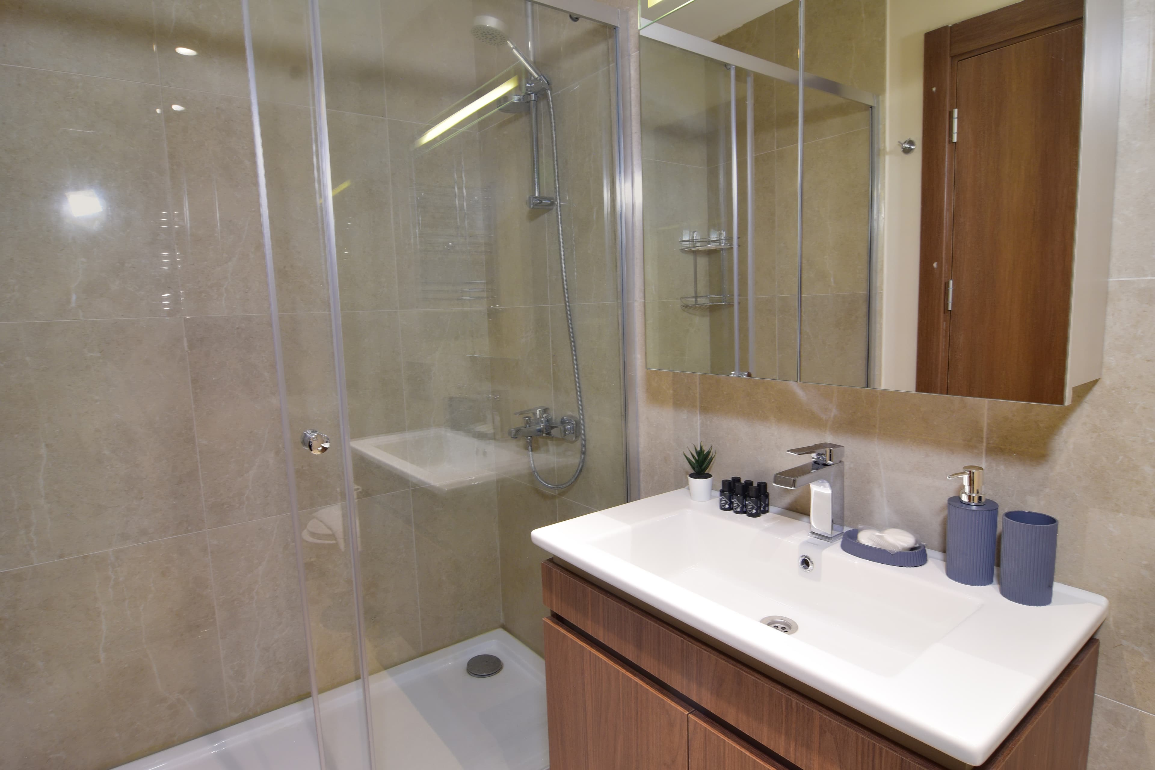 New Modern Apt 3bedrooms -2bathrooms- pool & gym , furnished apartment in Bağcılar, Istanbul — image 37