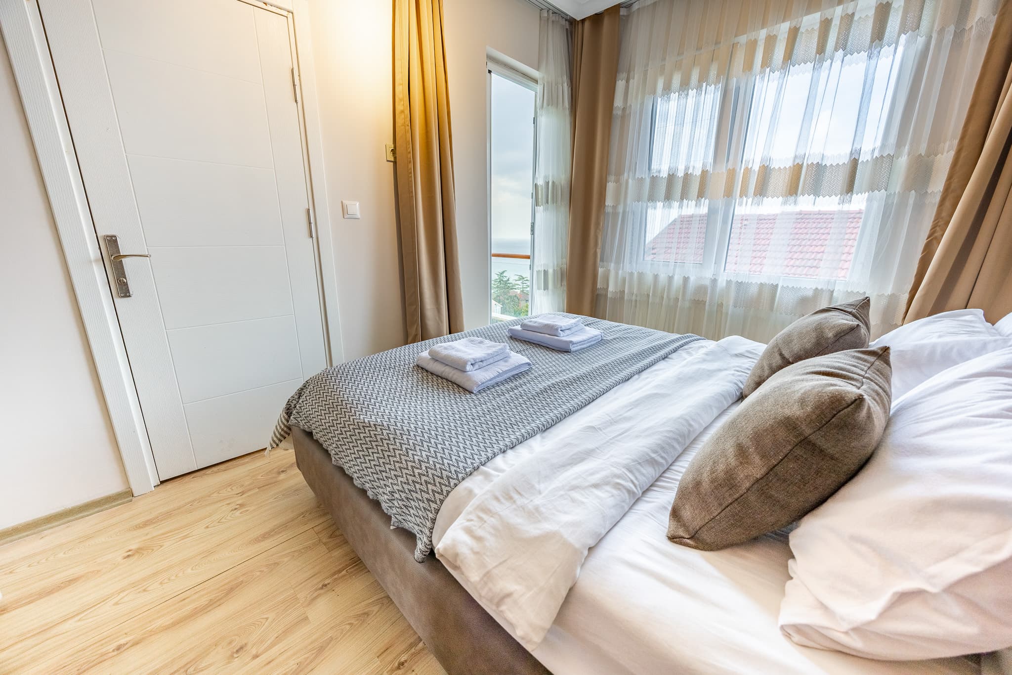 Sea View Villa with Pool, furnished apartment in Büyükçekmece, Istanbul — image 18