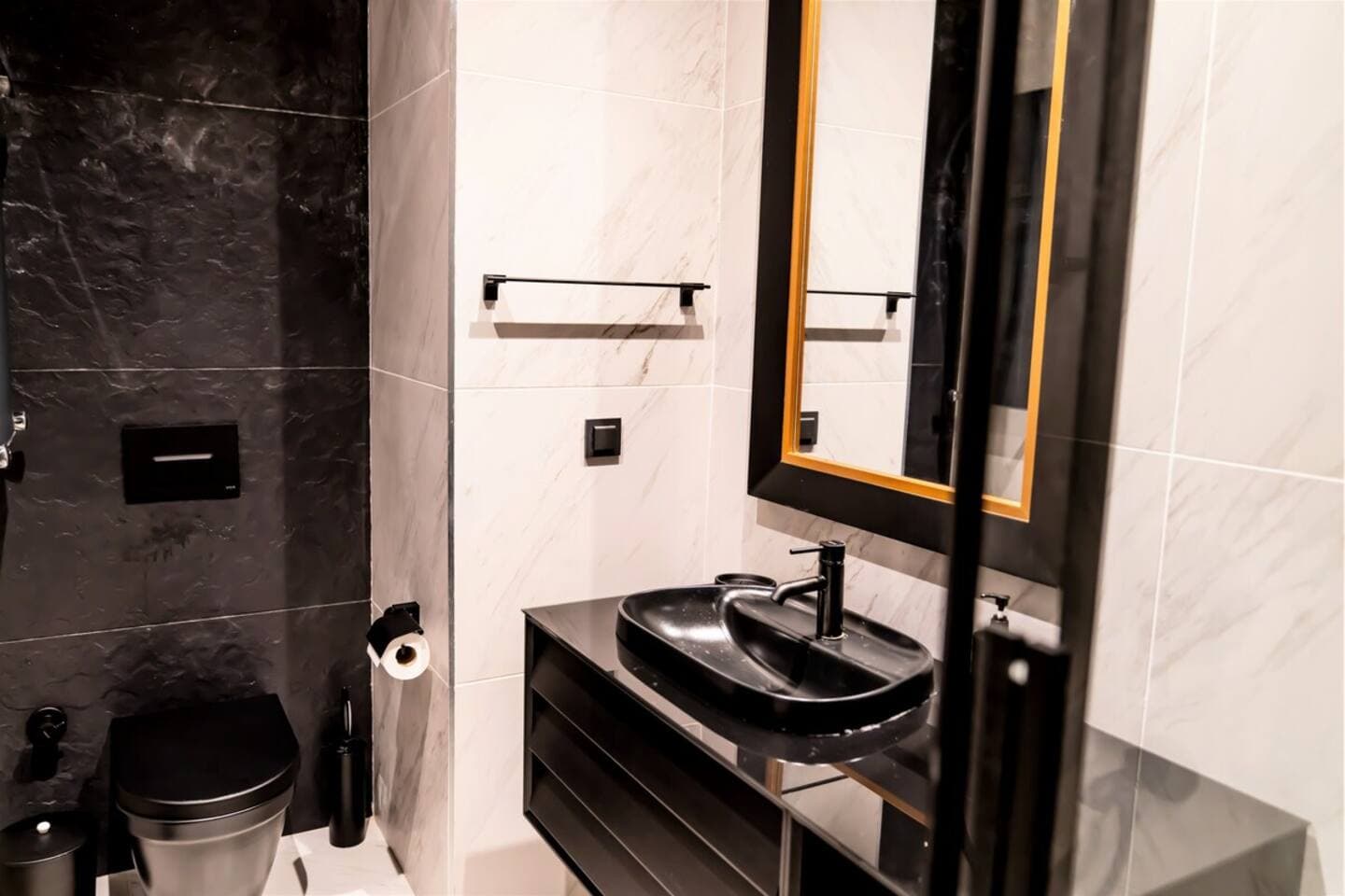 Family-Friendly Home near Taksim Square, furnished apartment in Beyoğlu, Istanbul — image 10