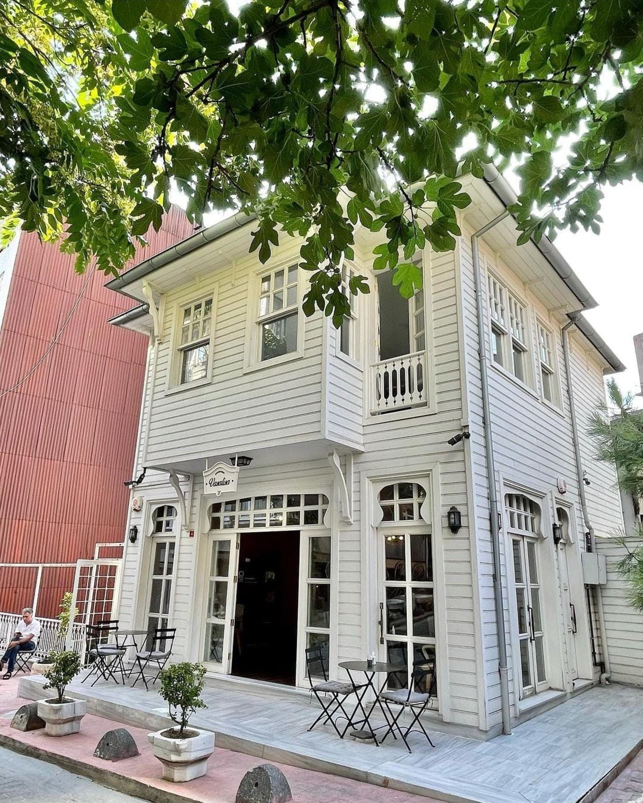 Stylish City Getaway-Explore the Urban Delights, furnished apartment in Beyoğlu, Istanbul — image 37