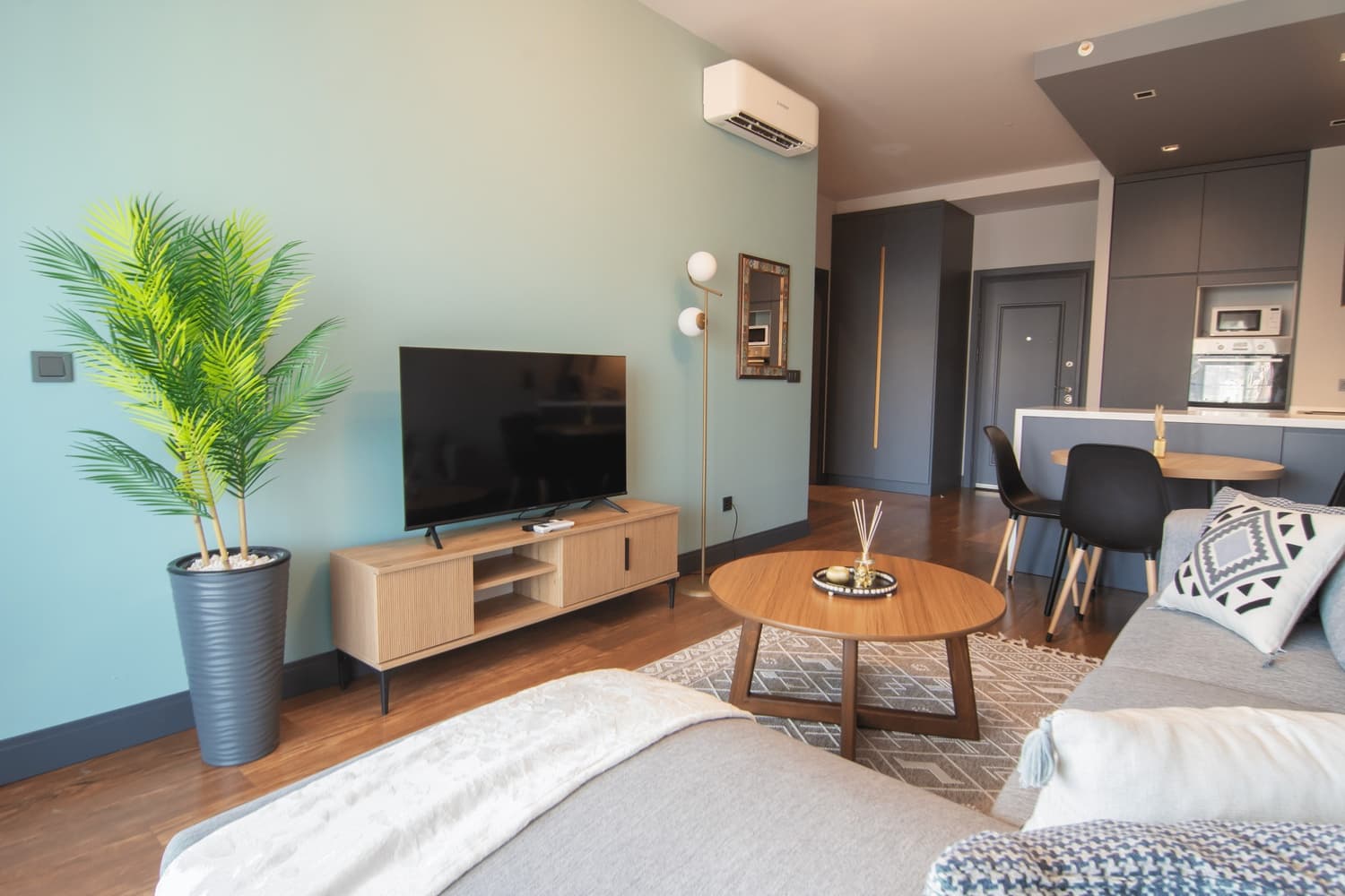 Family-Friendly Home with beautiful view , furnished apartment in Beyoğlu, Istanbul — image 3