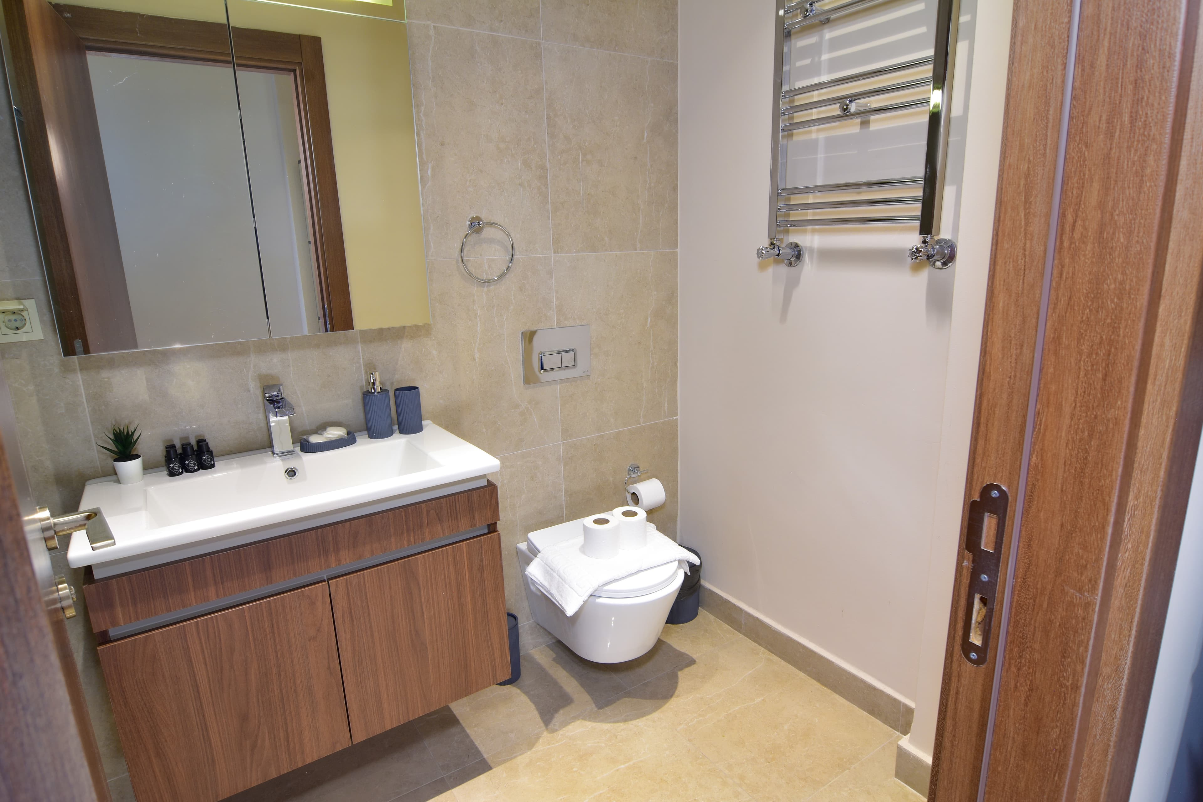 Stylish & Modern 3bedrooms -2bathrooms-pool & gym, furnished apartment in Bağcılar, Istanbul — image 40