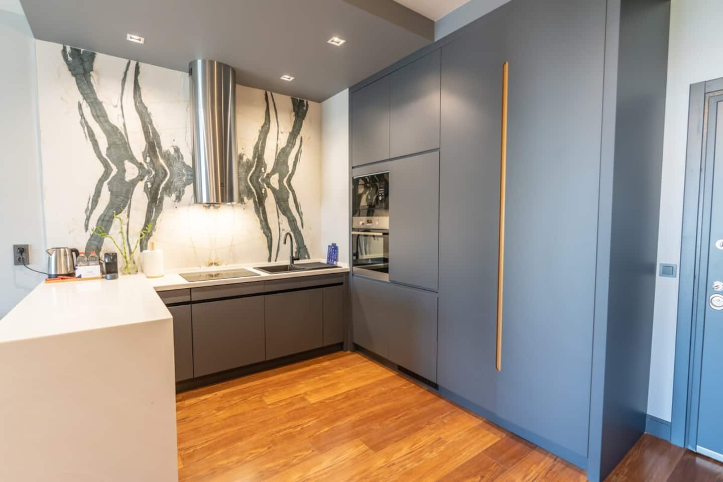 Bright and Modern Apt with Stunning City View, furnished apartment in Beyoğlu, Istanbul — image 11
