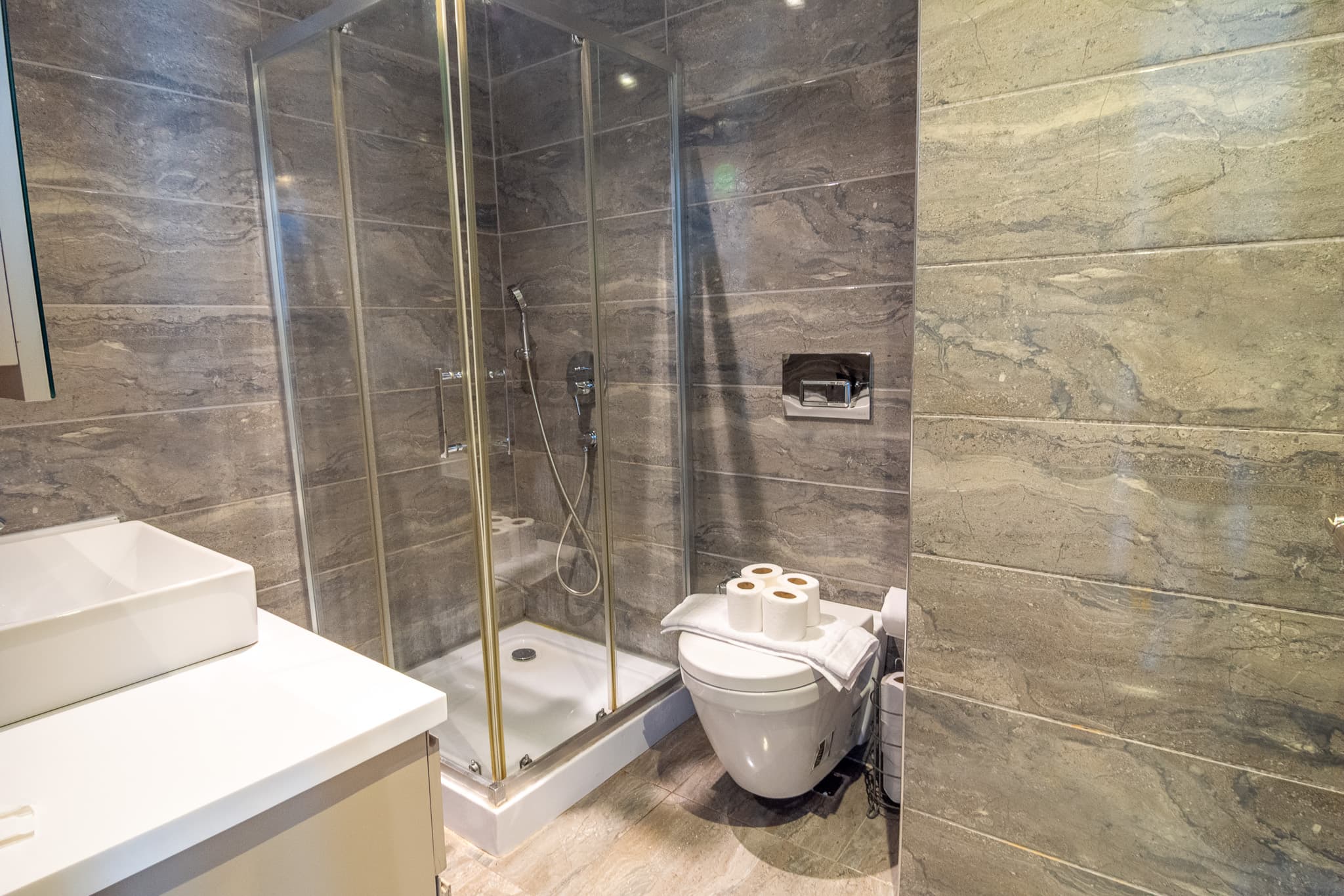 2-Bedroom Escape with city view, furnished apartment in Bağcılar, Istanbul — image 22