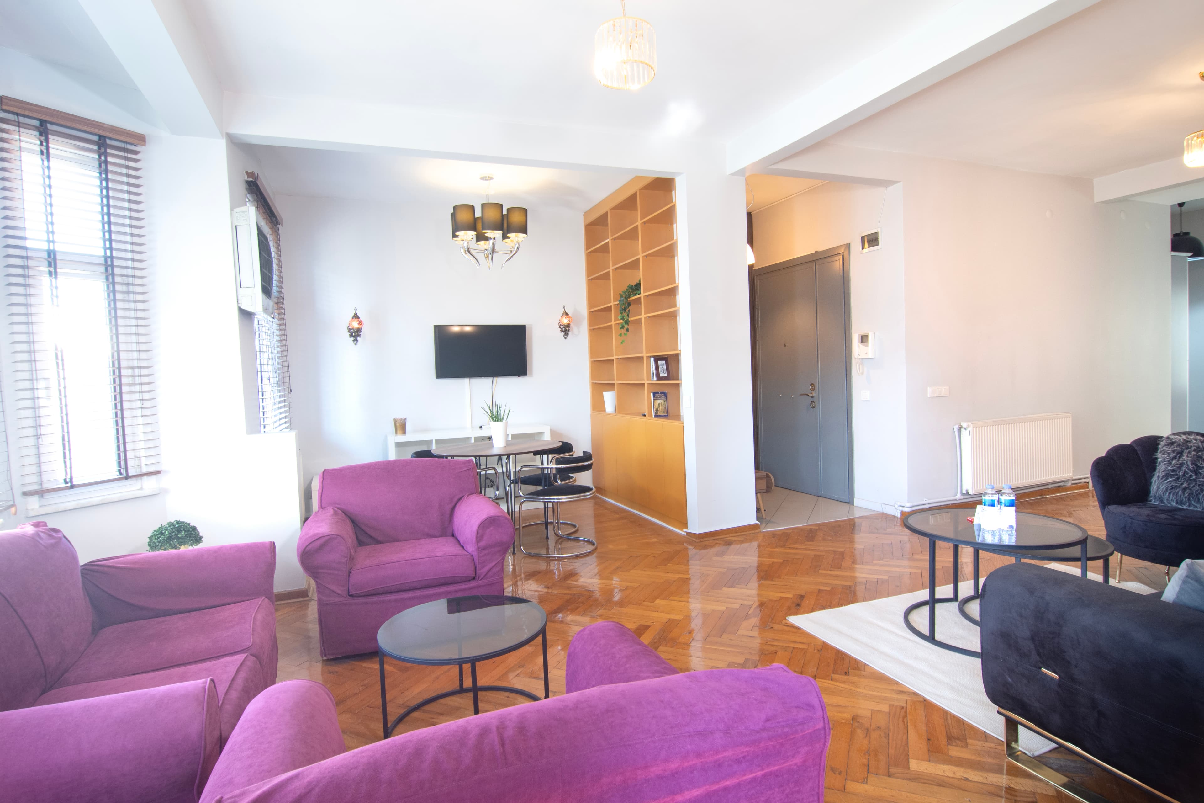 4min to Osmanbey 2 BR apart,4th floor with balcony, furnished apartment in Şişli, Istanbul — image 3