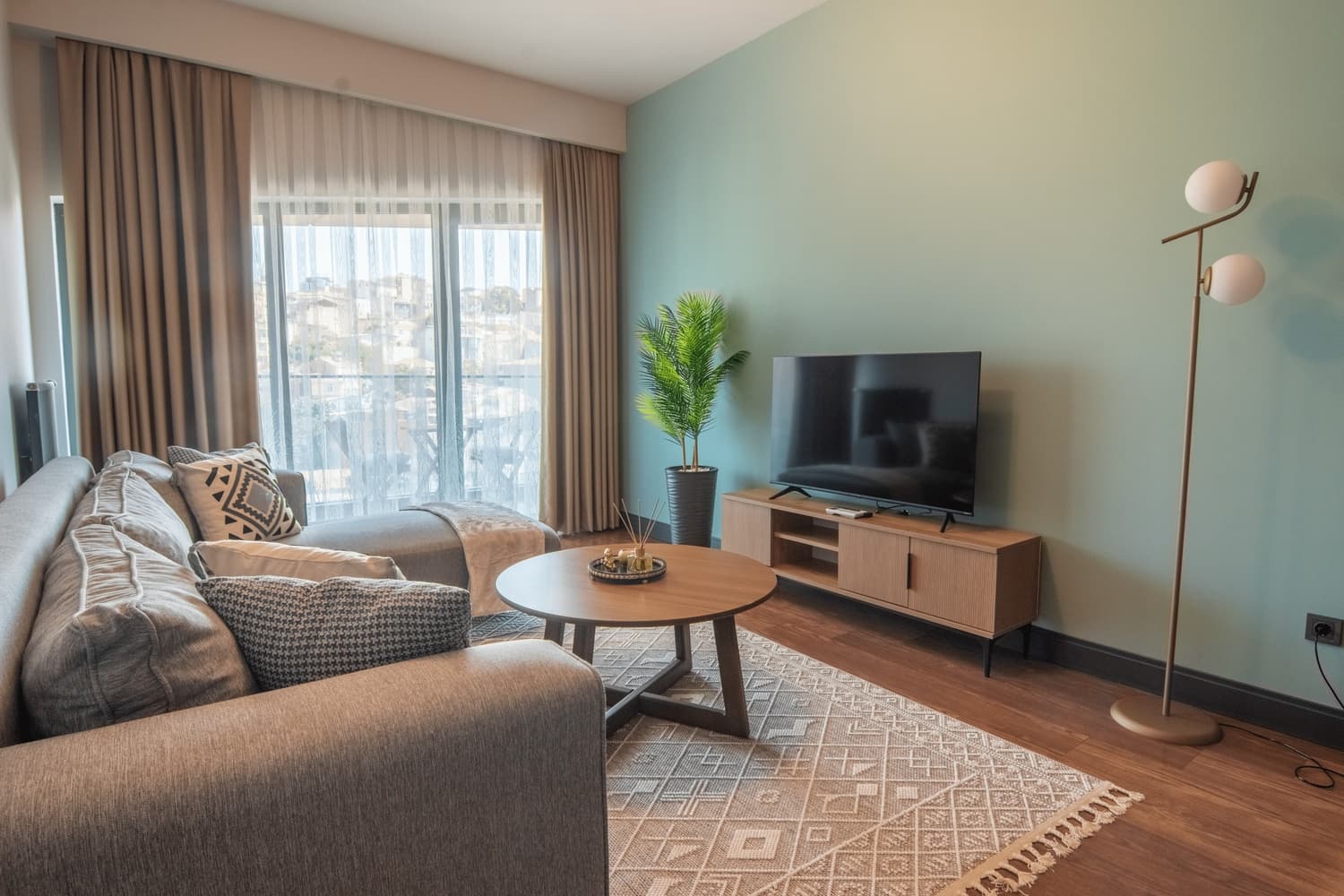 Family-Friendly Home with beautiful view , furnished apartment in Beyoğlu, Istanbul — image 5