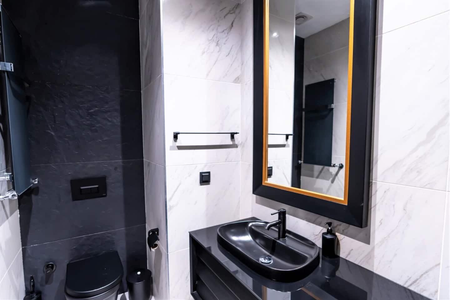 Bright and Modern Apt with Stunning City View, furnished apartment in Beyoğlu, Istanbul — image 8