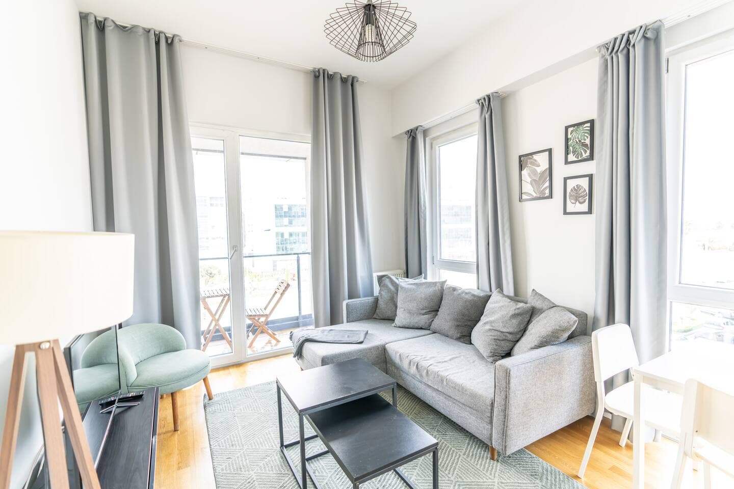 Near Airport Metro 1-Bdr Apt  Wi-Fi/Pool/Gym, furnished apartment in Kağıthane, Istanbul — image 2