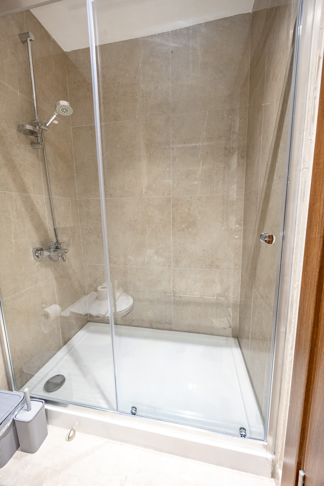 Modern 2BR  | City View, furnished apartment in Bağcılar, Istanbul — image 17